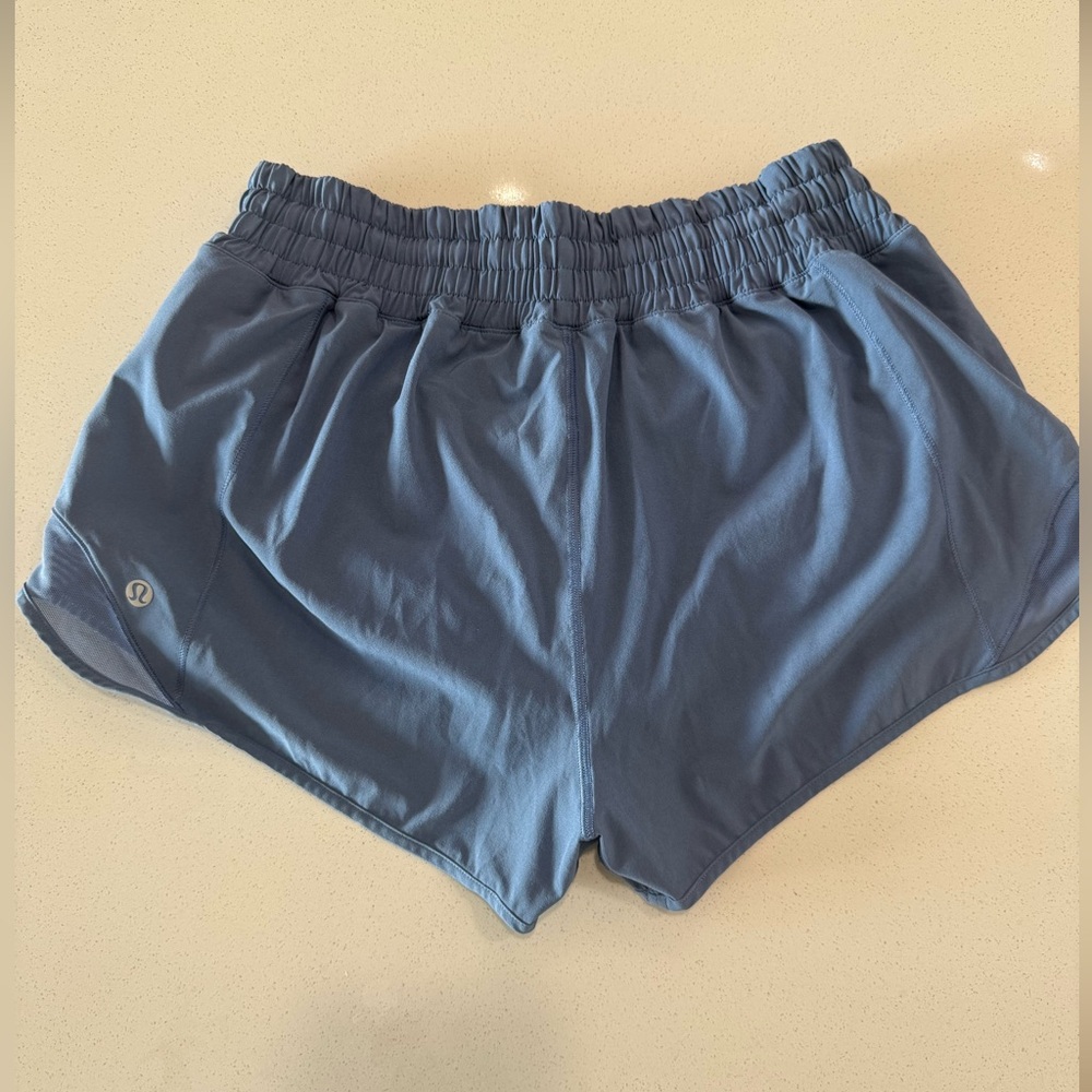 Lululemon Hotty Hot High-Rise Lined Short 2.5 - Picture 3 of 4